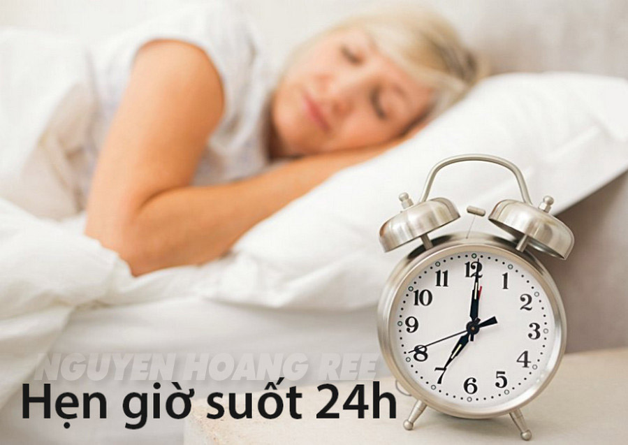 Hẹn giờ suốt 24 giờ Giờ đây bạn có thể hoàn toàn yên tâm không sợ nhiệt độ quá lạnh vào giữa đêm, hoặc quên chưa tắt máy khi ra khỏi nhà. Mọi rắc rối của bạn đều được giải quyết nhờ vào chức năng hẹn giờ suốt 24 giờ, bạn có thể tùy chỉnh giờ mà bạn muốn mở hoặc tắt máy một cách thật linh động